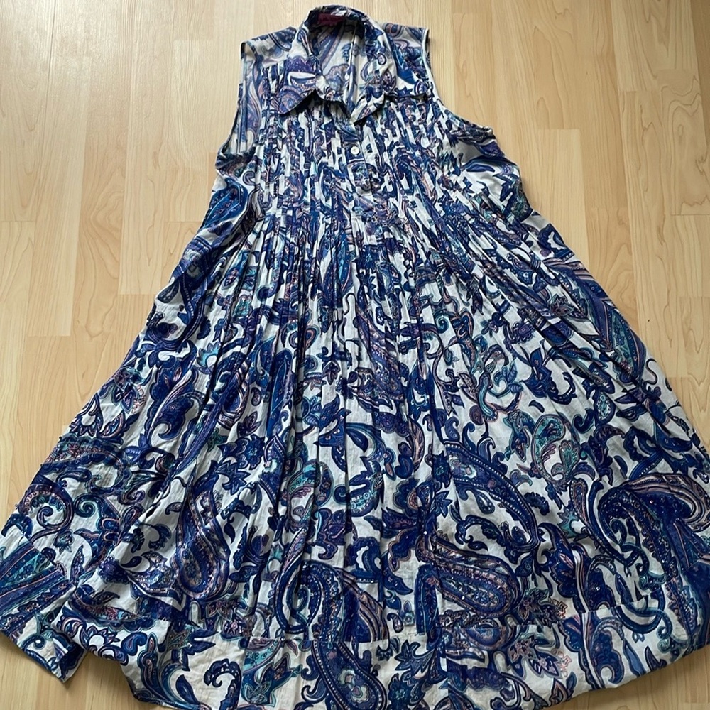 Miss June Paris white blue paisley pleated dress, size EU 2/ US M